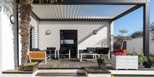 Pergola dans le jardin et sur la terrasse